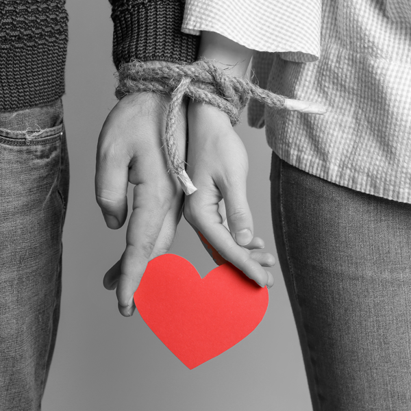 L'hypnose identitaire du couple narcissique / (...)